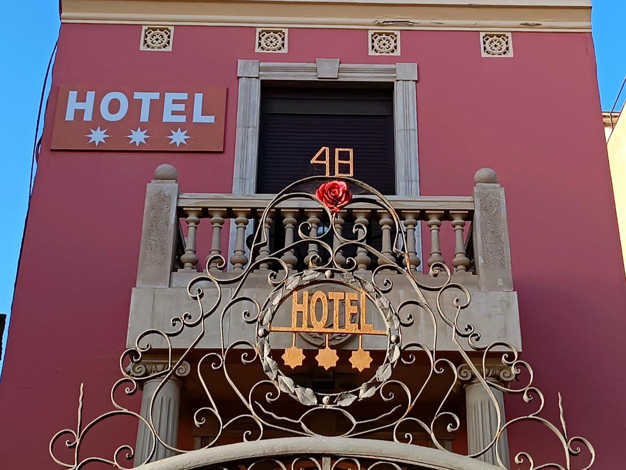 מזנואו Hotel Llar De Capitans מראה חיצוני תמונה