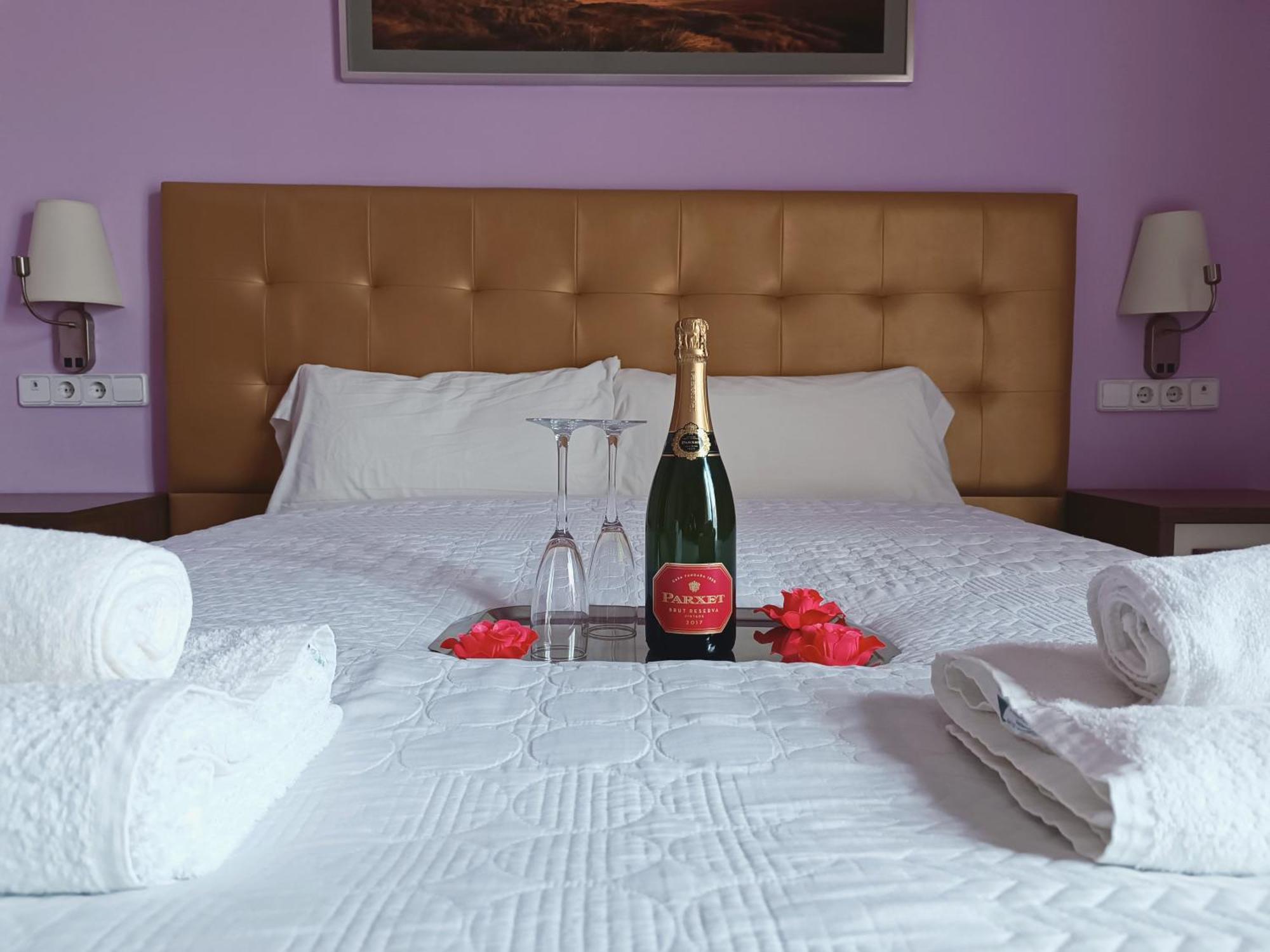 מזנואו Hotel Llar De Capitans מראה חיצוני תמונה
